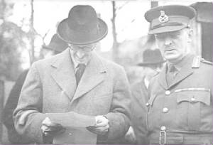 Major_General_Wynter_and_Lord_Cranborne.jpg
